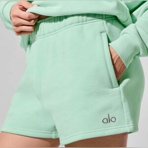 ALO Accolade Shorts in “Spearmint” NWT